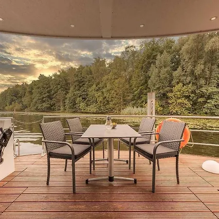Ferienhaus Floatinghouse Nike *