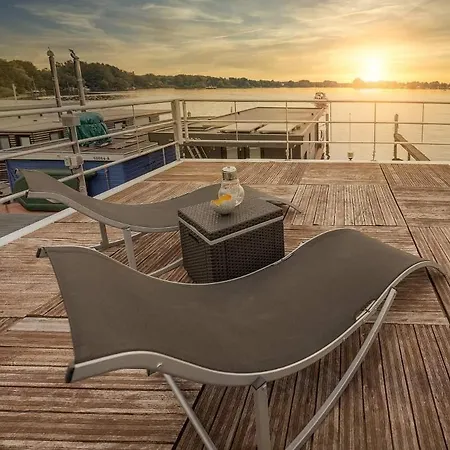 Floatinghouse Nike Ferienhaus *